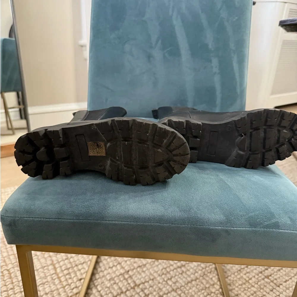 Banana Republic Black Italian Leather Chelsea Boot - Picture 5 of 6